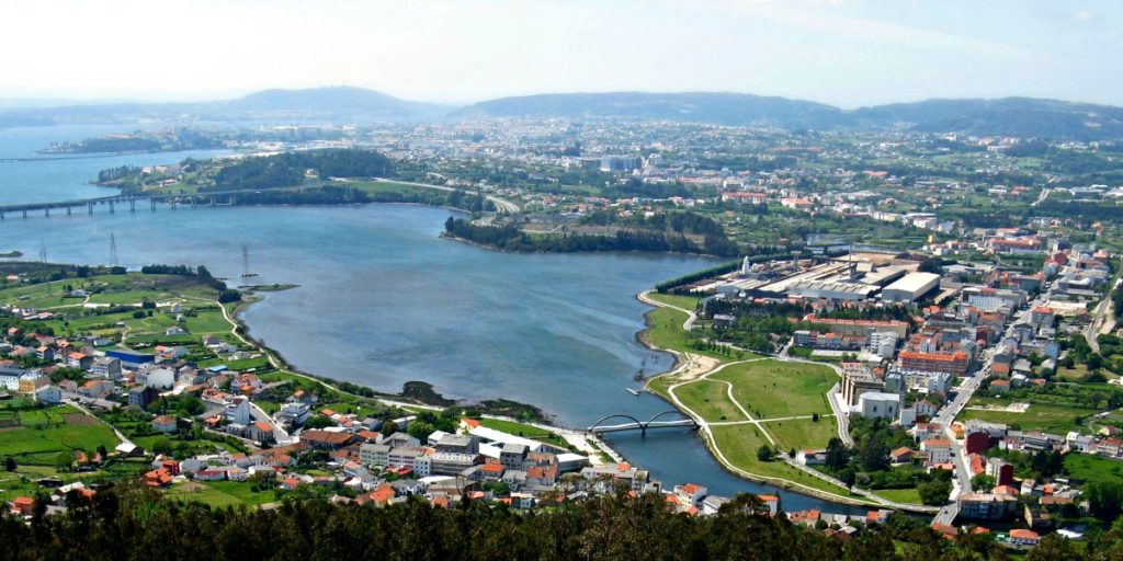 Vista aérea de Narón, Galicia, mostrando el entorno urbano y residencial para propiedades gestionadas por Housefulness.