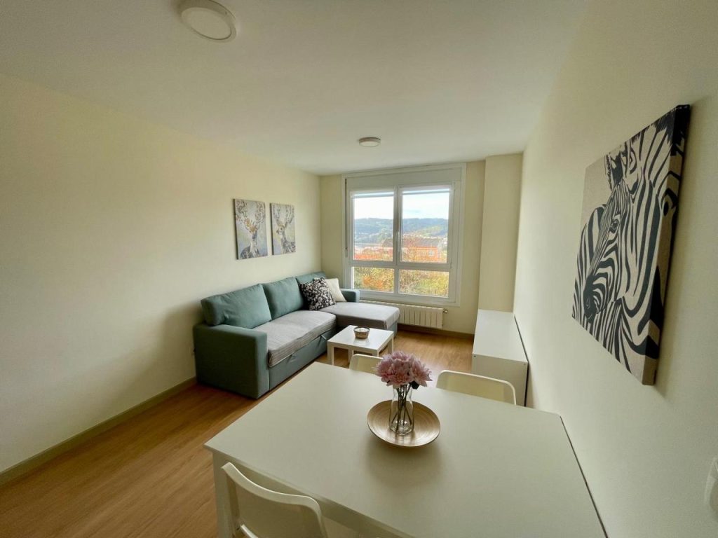 Housefulness presenta este piso en Catabois, perfecto para quienes buscan calidad de vida y comodidad.