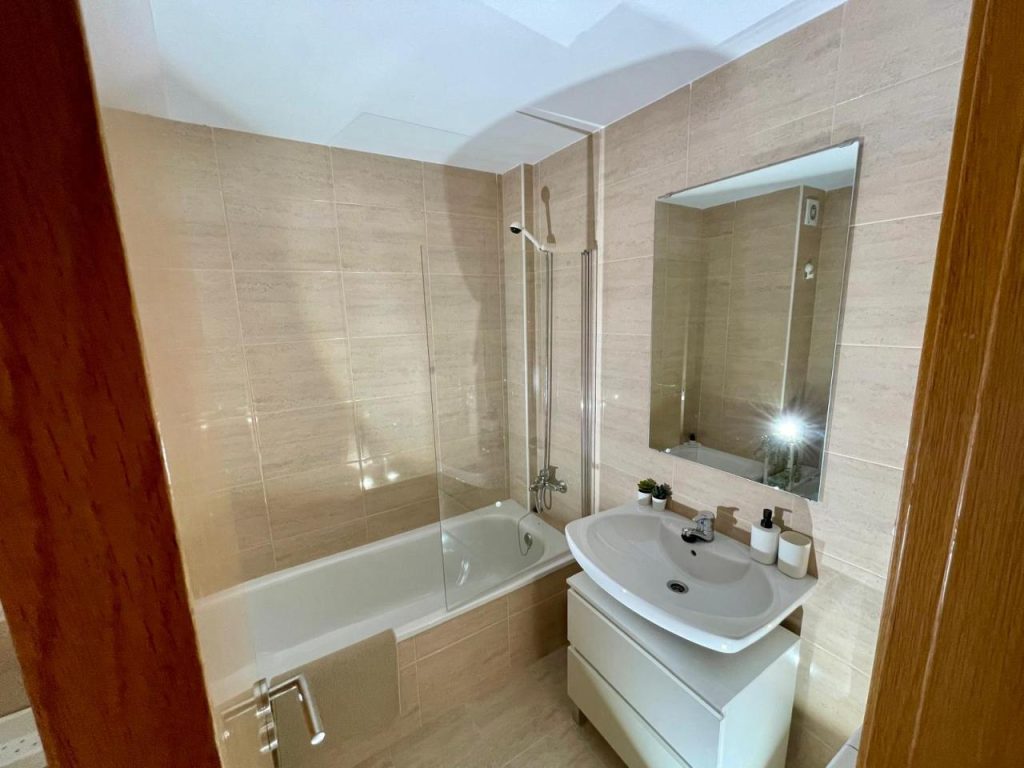 Housefulness presenta este piso en Catabois, perfecto para quienes buscan calidad de vida y comodidad.