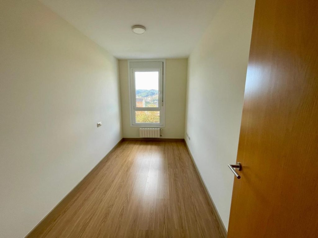 Housefulness presenta este piso en Catabois, perfecto para quienes buscan calidad de vida y comodidad.