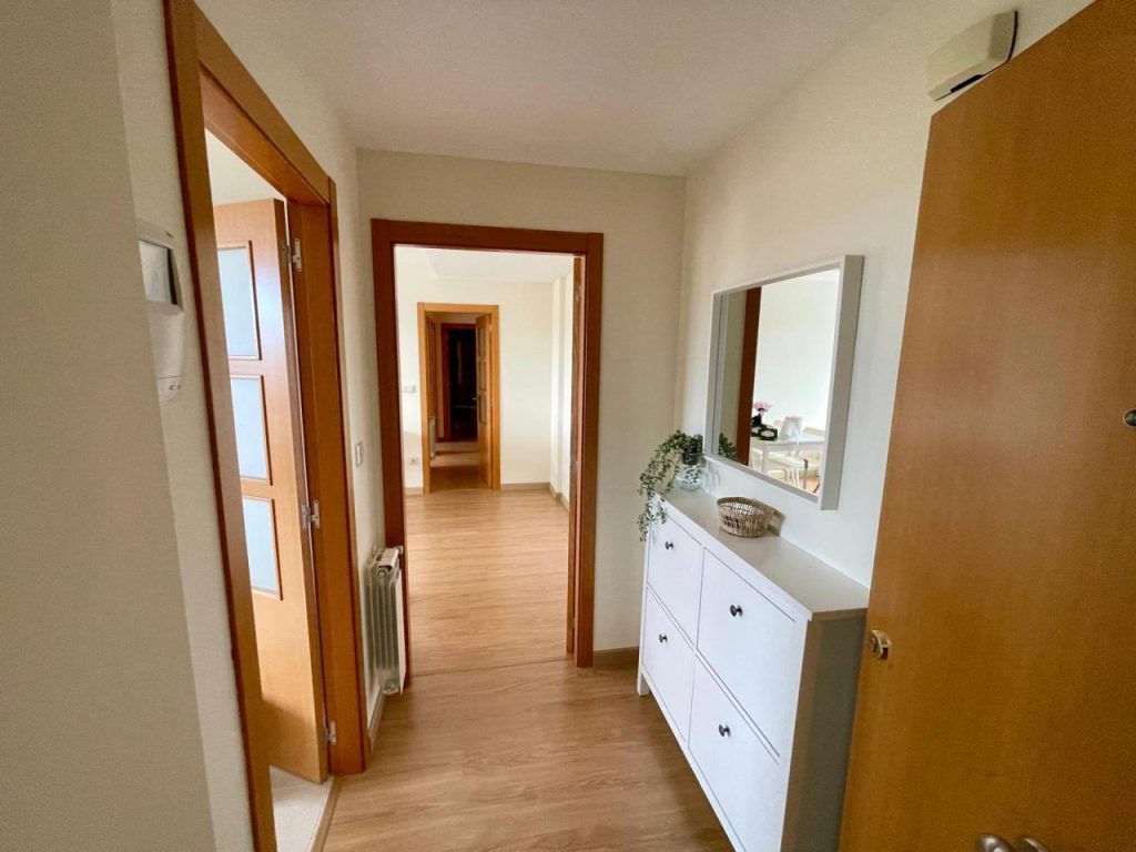 Housefulness presenta este piso en Catabois, perfecto para quienes buscan calidad de vida y comodidad.